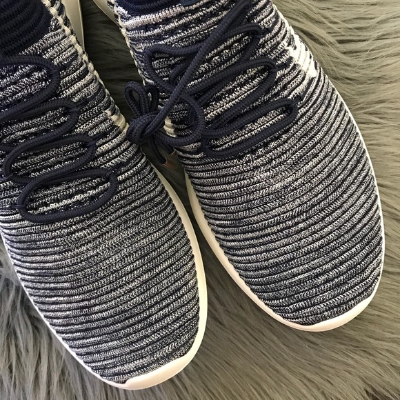 NEW 💙 NIKE ROSHE TWO FLYKNIT SIZE 10.5 WOMEN - Picture 4 of 8